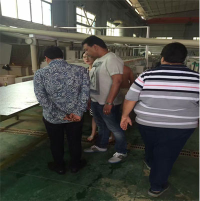 鑫恒力蝕刻機(jī)打開國外市場，向世界宣戰(zhàn)