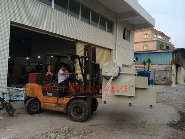 立體蝕刻機(jī)裝車發(fā)貨！