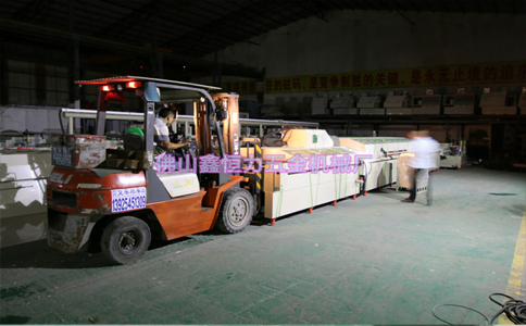 鑫恒力專利產(chǎn)品，全自動水平電解退黑鈦流水線出貨